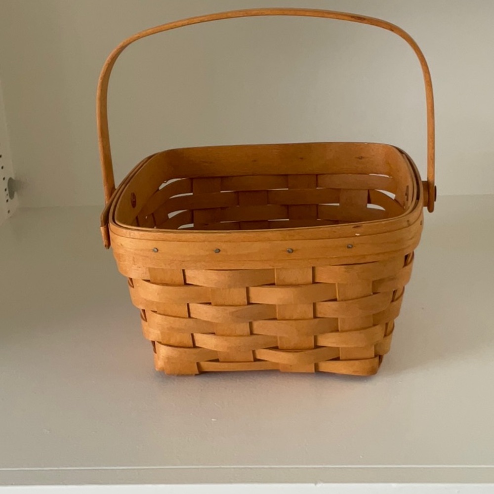 Longaberger berry basket with handle. Excellent condition
